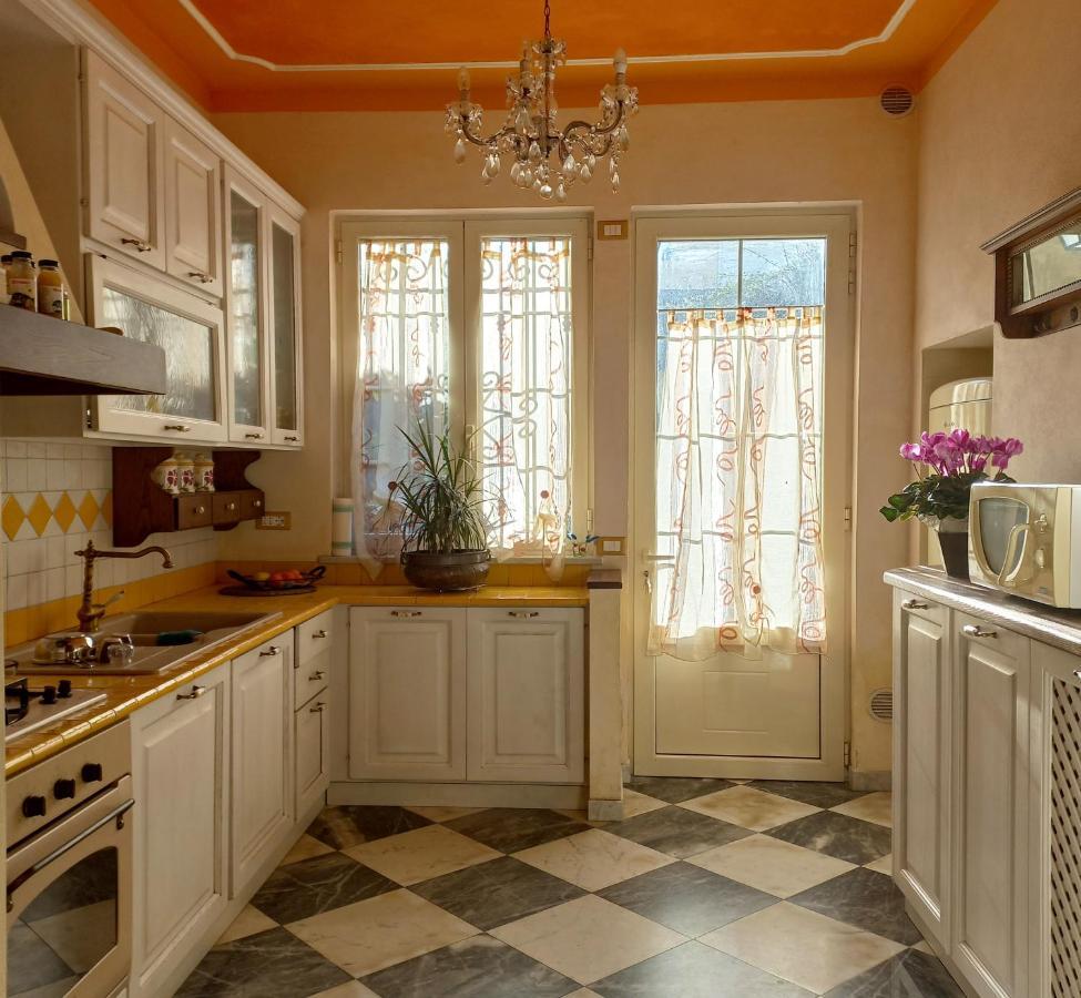 Villino San Martino 350M Dal Mare With Covered Parking เวียเรจโจ ภายนอก รูปภาพ