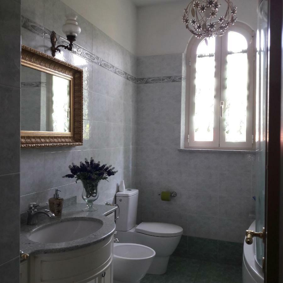 Villino San Martino 350M Dal Mare With Covered Parking เวียเรจโจ ภายนอก รูปภาพ