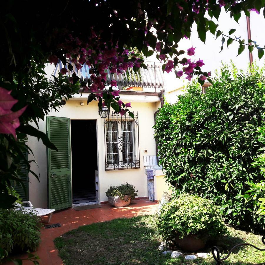 Villino San Martino 350M Dal Mare With Covered Parking เวียเรจโจ ภายนอก รูปภาพ